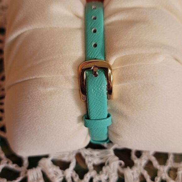 Vintage Kate Spade Tiny Metro Watxh in Bud Green Brand New in Box - Picture 2 of 6